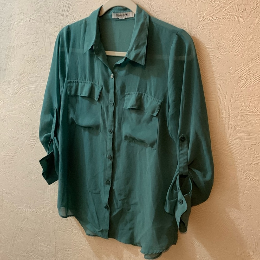 ☘️LAST CHANCE BEFORE DONATING!☘️ Green Forever 21 blouse, likely Size Small
